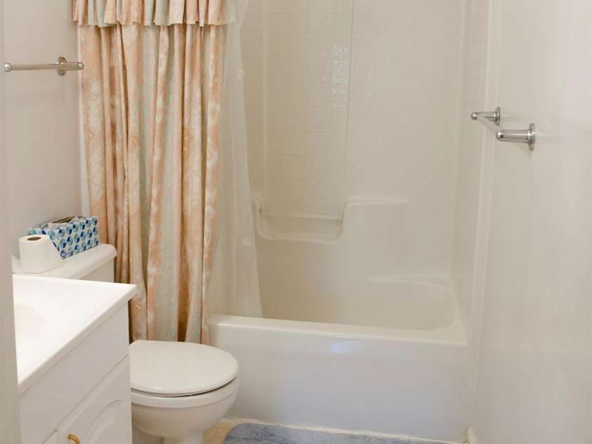 452 Mocksville Highway, Statesville, NC 28625.  MLS# CAR4170218, YatesRealty ID 1613. Bathroom 2