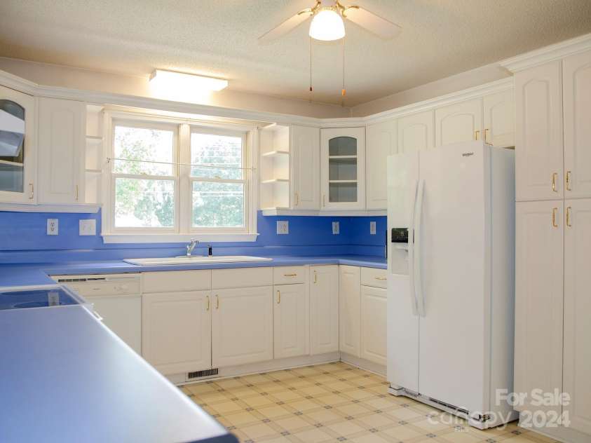 452 Mocksville Highway, Statesville, NC 28625.  MLS# CAR4170218, YatesRealty ID 1613. Kitchen