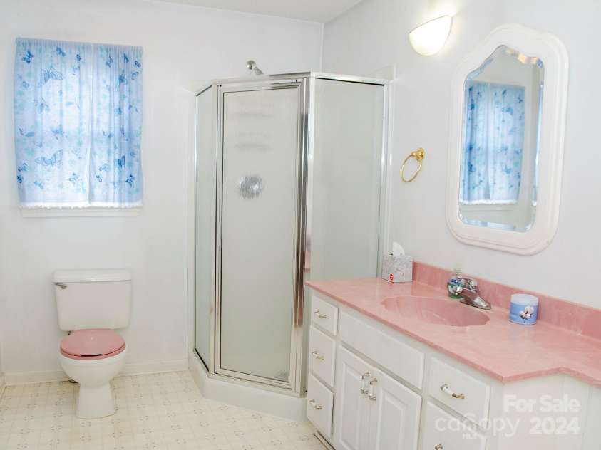 452 Mocksville Highway, Statesville, NC 28625.  MLS# CAR4170218, YatesRealty ID 1613. Primary Bathroom