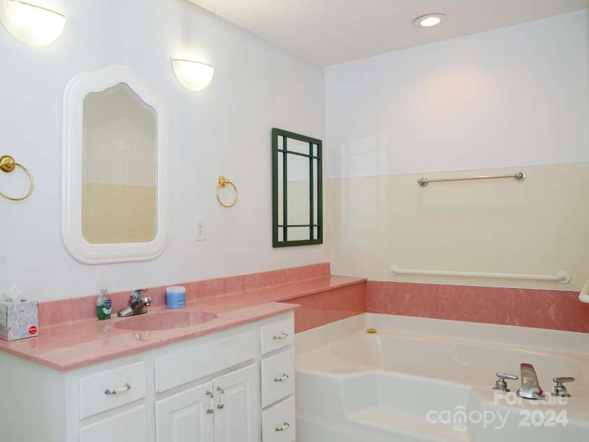 452 Mocksville Highway, Statesville, NC 28625.  MLS# CAR4170218, YatesRealty ID 1613. Primary Bathroom