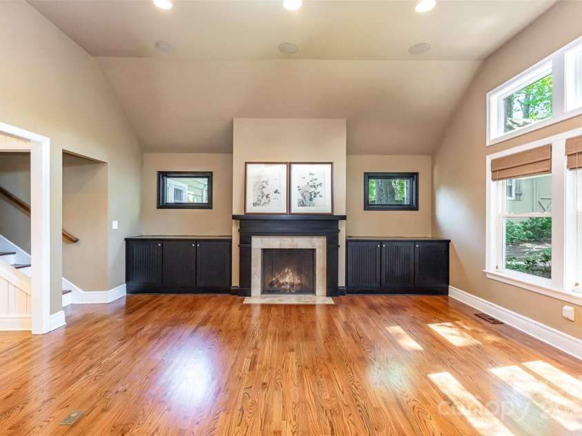 4467 Woodlark Lane, Charlotte, NC 28211.  MLS# CAR4248713, YatesRealty ID 16131. 