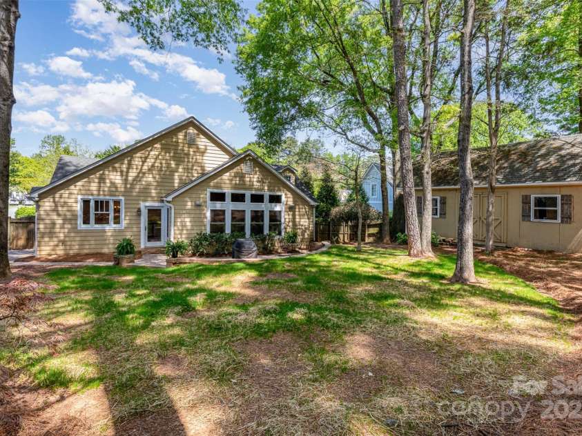 4467 Woodlark Lane, Charlotte, NC 28211.  MLS# CAR4248713, YatesRealty ID 16131. 