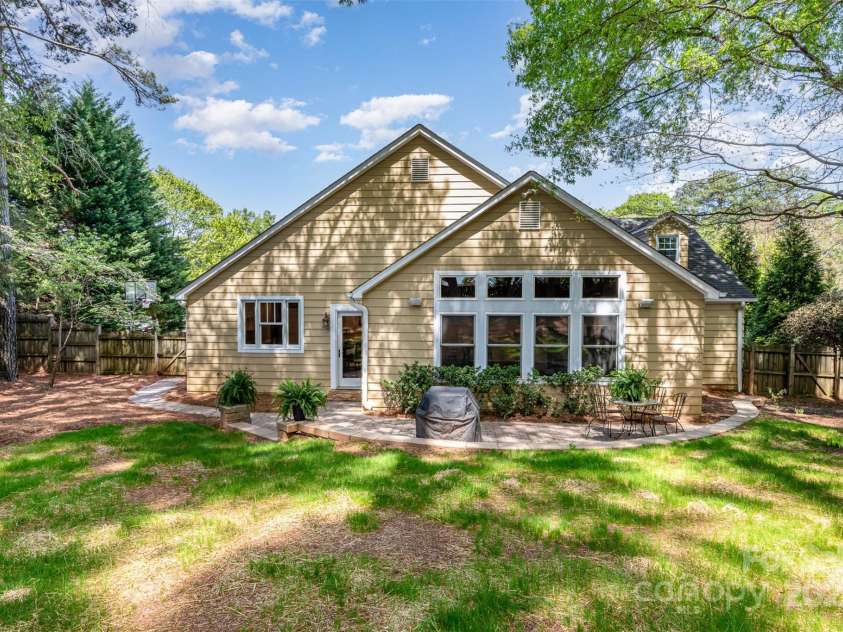 4467 Woodlark Lane, Charlotte, NC 28211.  MLS# CAR4248713, YatesRealty ID 16131. 