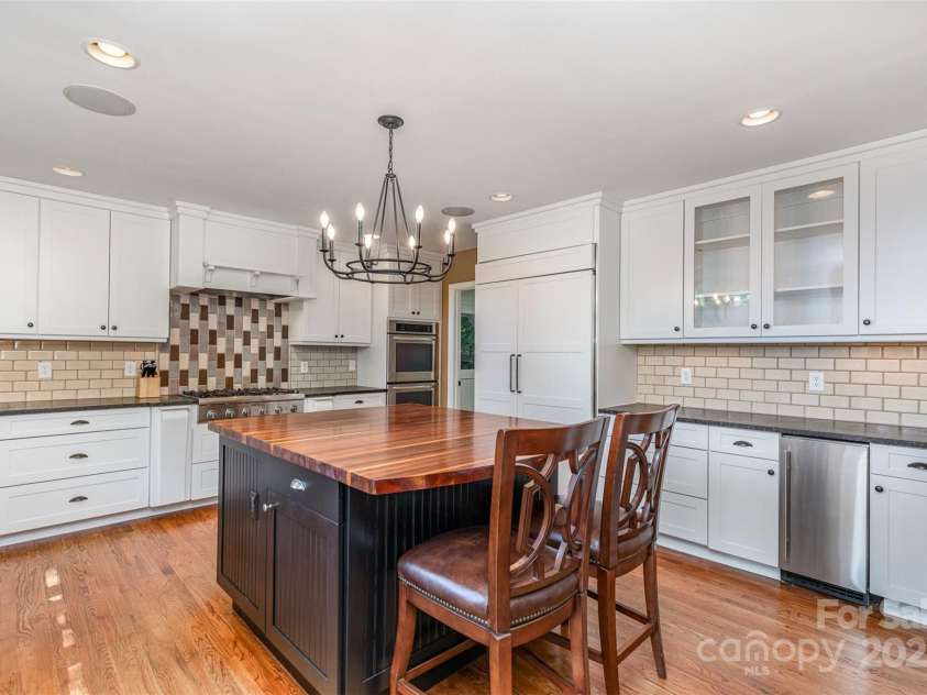 4467 Woodlark Lane, Charlotte, NC 28211.  MLS# CAR4248713, YatesRealty ID 16131. 