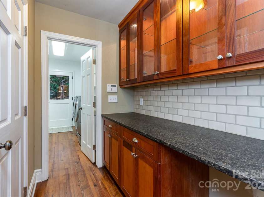 4467 Woodlark Lane, Charlotte, NC 28211.  MLS# CAR4248713, YatesRealty ID 16131. 