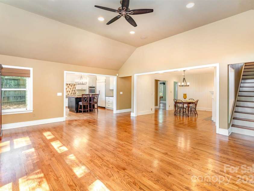 4467 Woodlark Lane, Charlotte, NC 28211.  MLS# CAR4248713, YatesRealty ID 16131. 