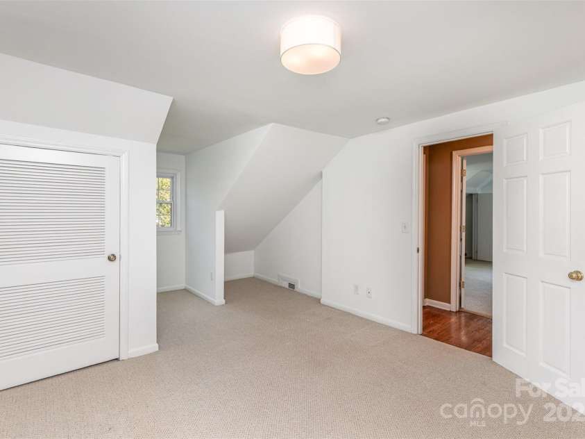 4467 Woodlark Lane, Charlotte, NC 28211.  MLS# CAR4248713, YatesRealty ID 16131. 