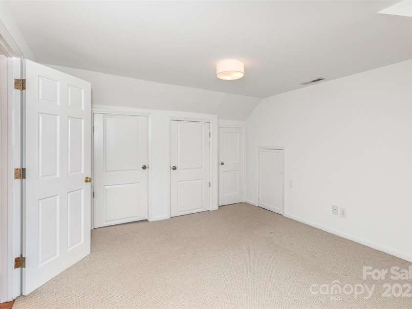 4467 Woodlark Lane, Charlotte, NC 28211.  MLS# CAR4248713, YatesRealty ID 16131. 