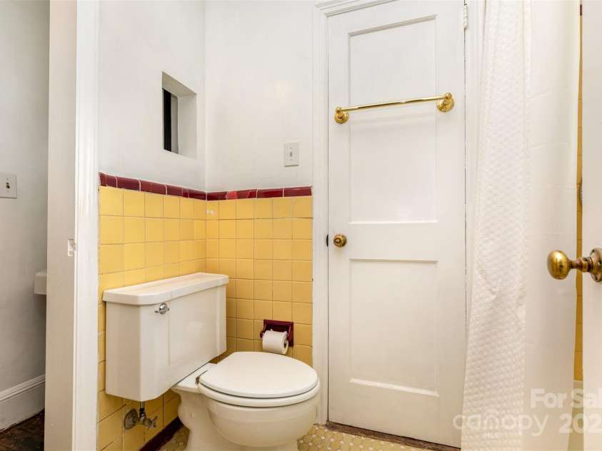 4467 Woodlark Lane, Charlotte, NC 28211.  MLS# CAR4248713, YatesRealty ID 16131. 