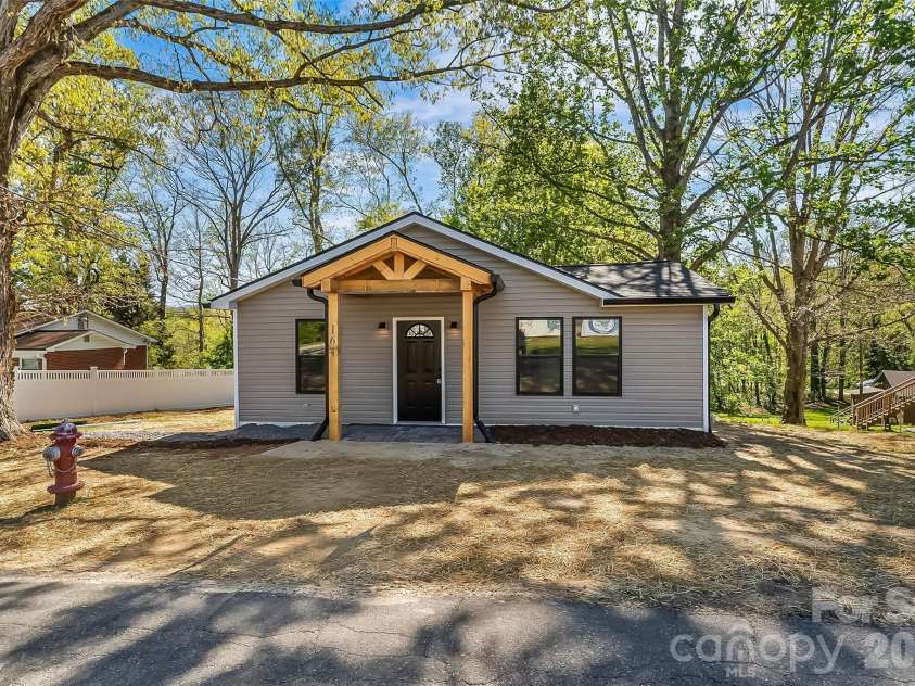 161 Lukin Street, Marion, NC 28752.  MLS# CAR4366231, YatesRealty ID 16132. 