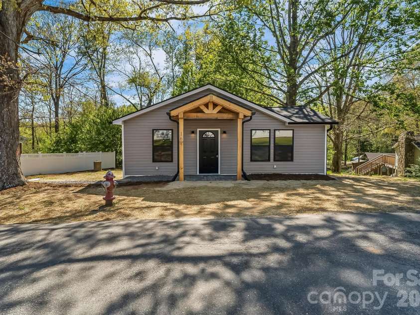 161 Lukin Street, Marion, NC 28752.  MLS# CAR4366231, YatesRealty ID 16132. 