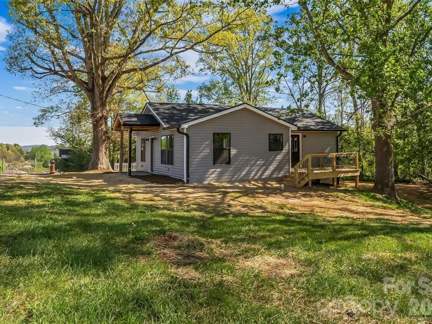 161 Lukin Street, Marion, NC 28752.  MLS# CAR4366231, YatesRealty ID 16132. 