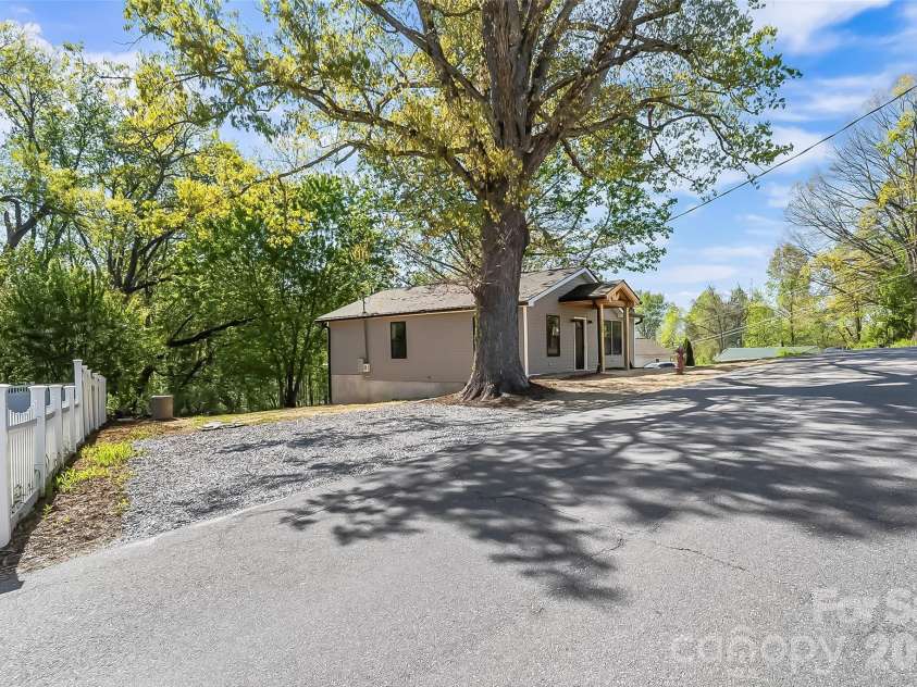 161 Lukin Street, Marion, NC 28752.  MLS# CAR4366231, YatesRealty ID 16132. 