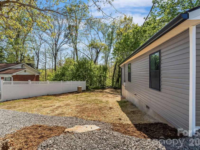 161 Lukin Street, Marion, NC 28752.  MLS# CAR4366231, YatesRealty ID 16132. 