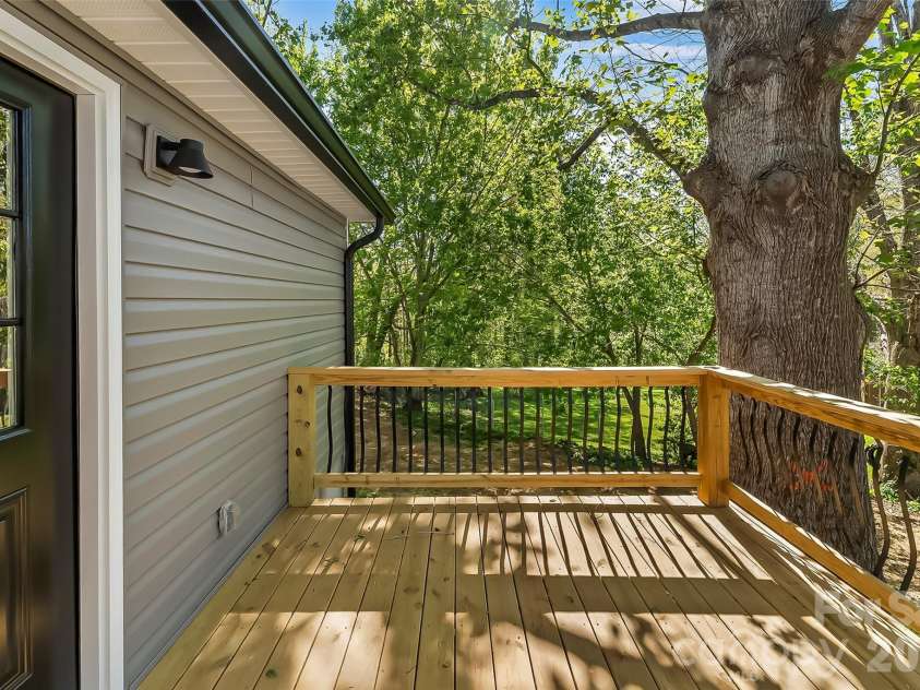 161 Lukin Street, Marion, NC 28752.  MLS# CAR4366231, YatesRealty ID 16132. 