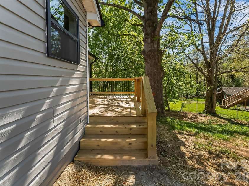 161 Lukin Street, Marion, NC 28752.  MLS# CAR4366231, YatesRealty ID 16132. 