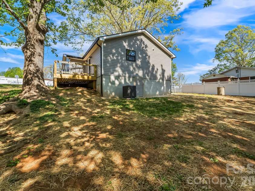 161 Lukin Street, Marion, NC 28752.  MLS# CAR4366231, YatesRealty ID 16132. 