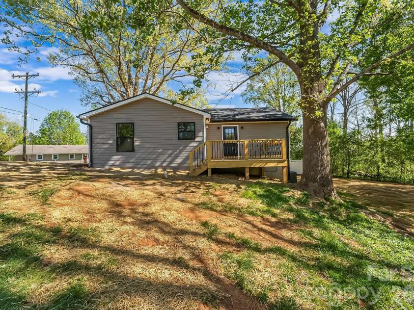 161 Lukin Street, Marion, NC 28752.  MLS# CAR4366231, YatesRealty ID 16132. 