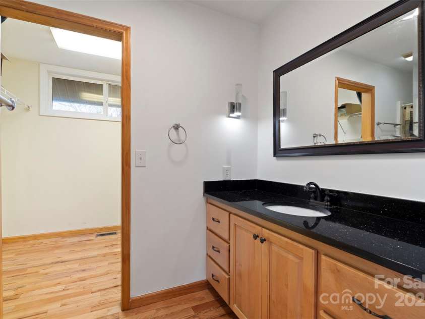 28 Woodberry Lane, Murphy, NC 28906.  MLS# CAR4227300, YatesRealty ID 16132. 