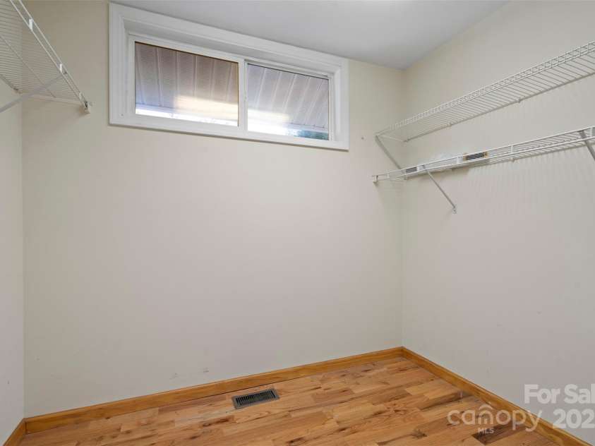 28 Woodberry Lane, Murphy, NC 28906.  MLS# CAR4227300, YatesRealty ID 16132. 