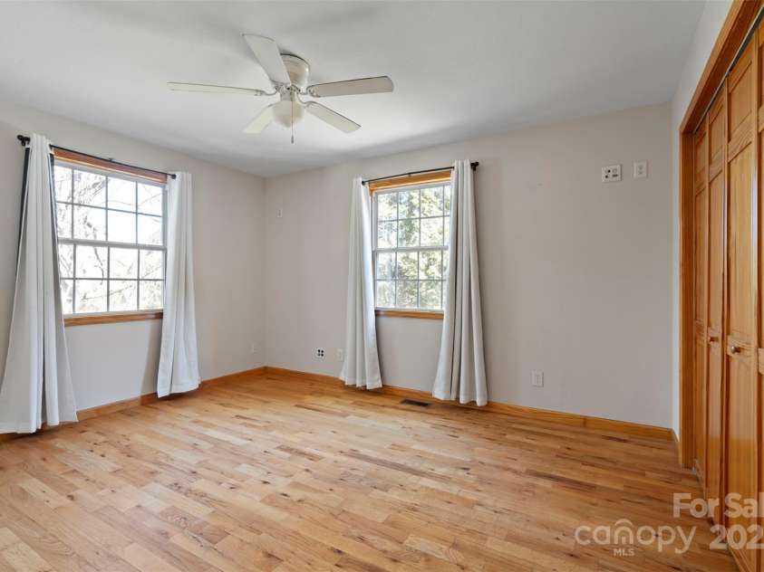 28 Woodberry Lane, Murphy, NC 28906.  MLS# CAR4227300, YatesRealty ID 16132. 