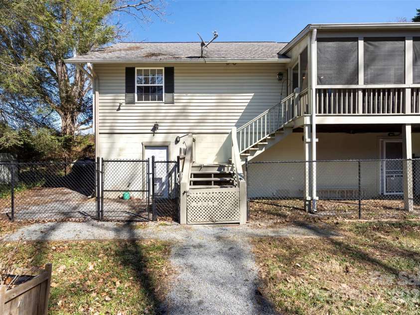 28 Woodberry Lane, Murphy, NC 28906.  MLS# CAR4227300, YatesRealty ID 16132. 