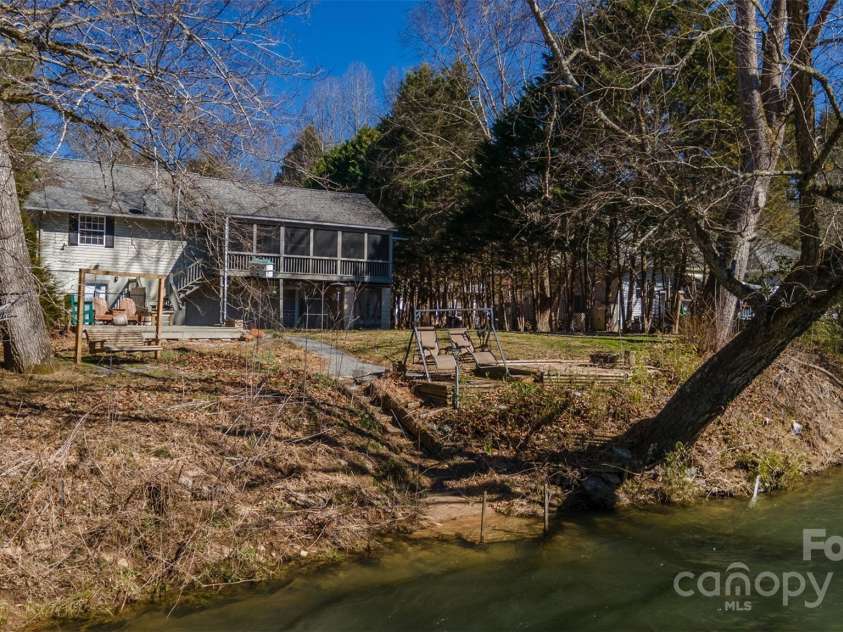 28 Woodberry Lane, Murphy, NC 28906.  MLS# CAR4227300, YatesRealty ID 16132. 