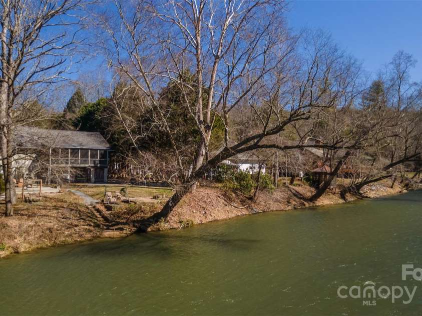 28 Woodberry Lane, Murphy, NC 28906.  MLS# CAR4227300, YatesRealty ID 16132. 