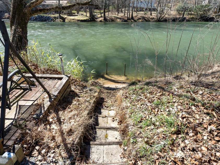 28 Woodberry Lane, Murphy, NC 28906.  MLS# CAR4227300, YatesRealty ID 16132. 