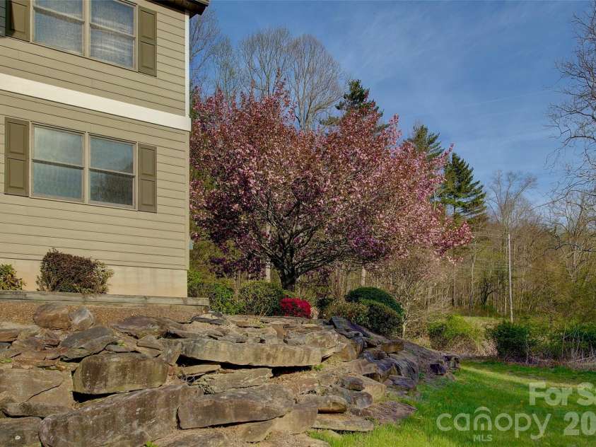 11014 State Hwy 80 S Highway, Burnsville, NC 28714.  MLS# CAR4373602, YatesRealty ID 16133. 