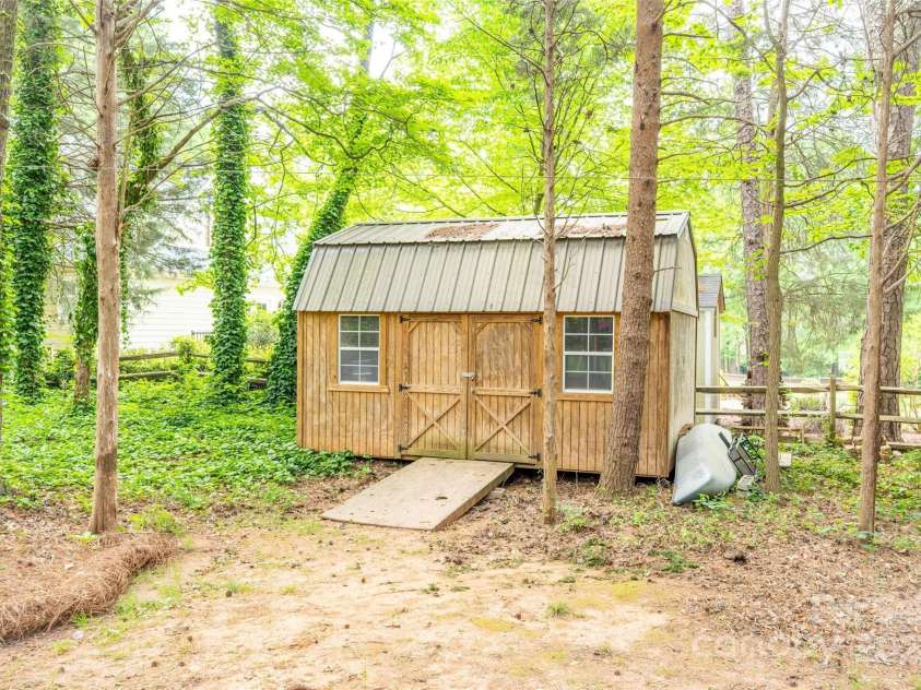 19729 Callaway Hills Lane, Davidson, NC 28036.  MLS# CAR4247950, YatesRealty ID 16133. 