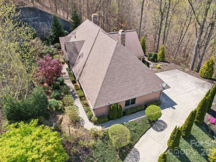 206 View Ridge Parkway, Leicester, NC 28748.  MLS# CAR4228261, YatesRealty ID 16135. On 1.13 serene acres of peace and privacy