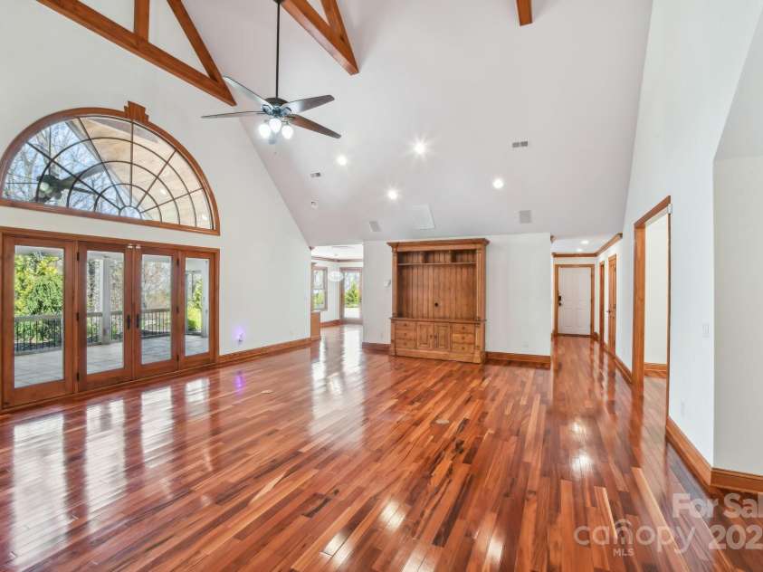 206 View Ridge Parkway, Leicester, NC 28748.  MLS# CAR4228261, YatesRealty ID 16135. Soaring ceilings, rich wood flooring, and plenty of natural light