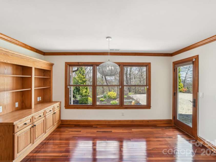206 View Ridge Parkway, Leicester, NC 28748.  MLS# CAR4228261, YatesRealty ID 16135. The dining area just off the kitchen offers the perfect space for casual meals or elegant gatherings