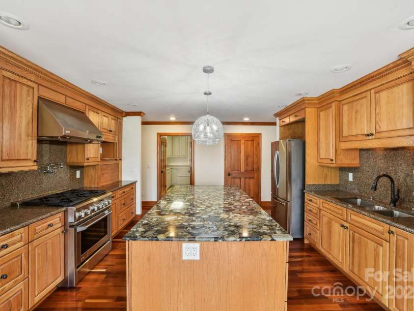 206 View Ridge Parkway, Leicester, NC 28748.  MLS# CAR4228261, YatesRealty ID 16135. This chef’s dream kitchen features a large gas oven, combining power and precision for culinary excellence
