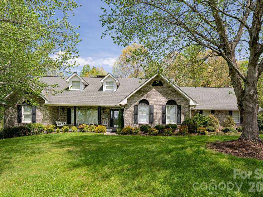 22 Moon Wood Trail, Asheville, NC 28806.  MLS# CAR4230954, YatesRealty ID 16136. 