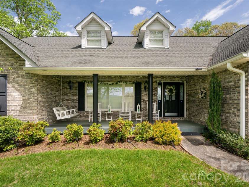 22 Moon Wood Trail, Asheville, NC 28806.  MLS# CAR4230954, YatesRealty ID 16136. 