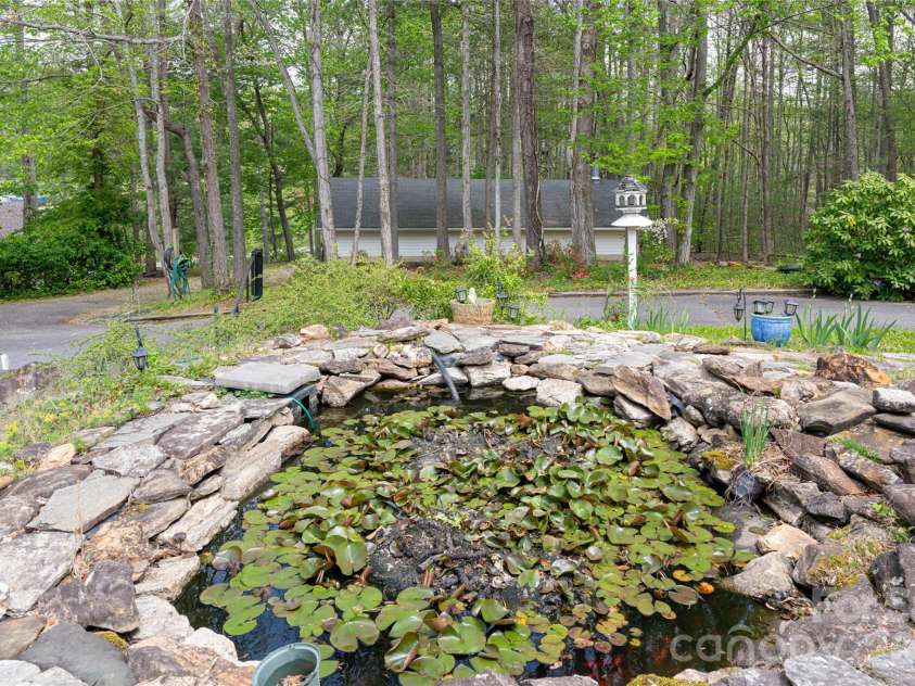 22 Moon Wood Trail, Asheville, NC 28806.  MLS# CAR4230954, YatesRealty ID 16136. 