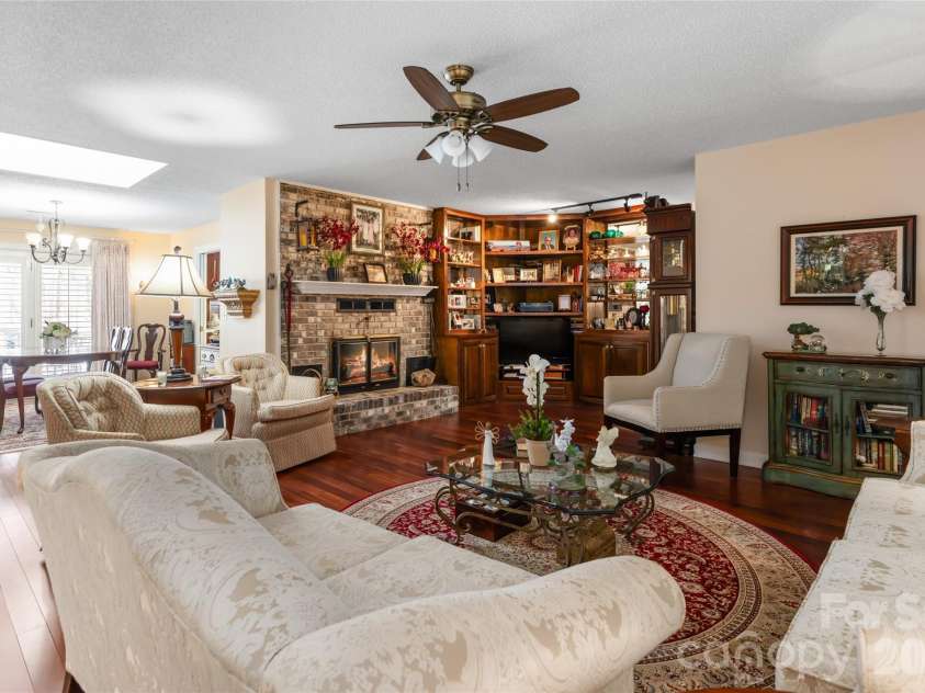 22 Moon Wood Trail, Asheville, NC 28806.  MLS# CAR4230954, YatesRealty ID 16136. 