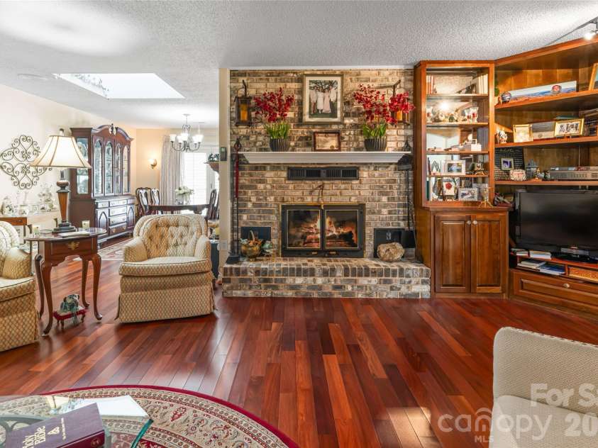 22 Moon Wood Trail, Asheville, NC 28806.  MLS# CAR4230954, YatesRealty ID 16136. 