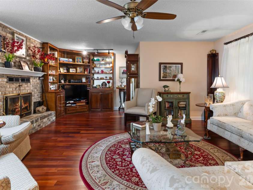 22 Moon Wood Trail, Asheville, NC 28806.  MLS# CAR4230954, YatesRealty ID 16136. 