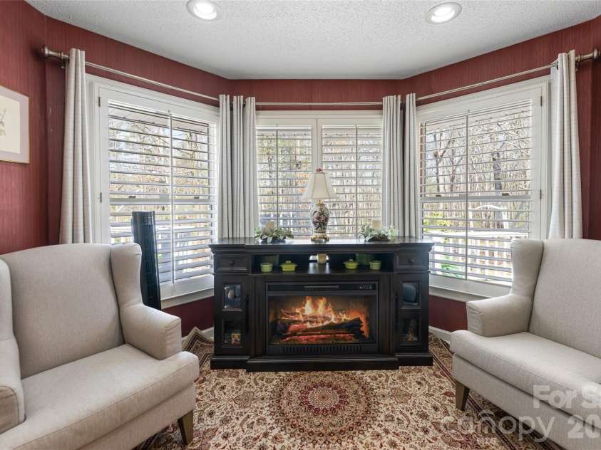 22 Moon Wood Trail, Asheville, NC 28806.  MLS# CAR4230954, YatesRealty ID 16136. 