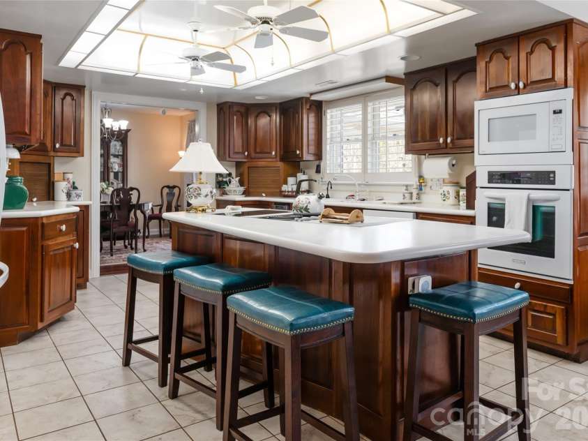 22 Moon Wood Trail, Asheville, NC 28806.  MLS# CAR4230954, YatesRealty ID 16136. 