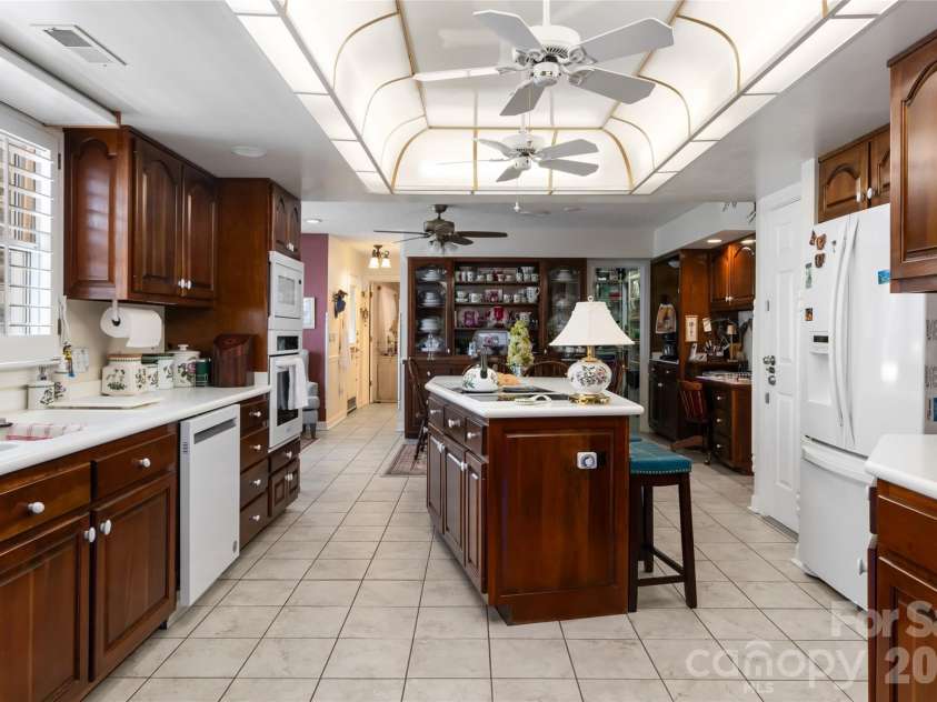 22 Moon Wood Trail, Asheville, NC 28806.  MLS# CAR4230954, YatesRealty ID 16136. 