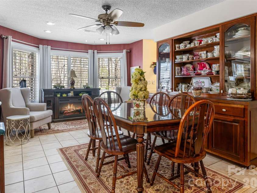 22 Moon Wood Trail, Asheville, NC 28806.  MLS# CAR4230954, YatesRealty ID 16136. 