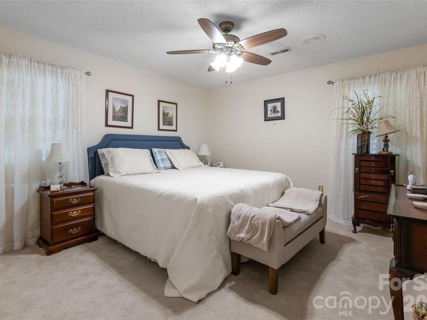 22 Moon Wood Trail, Asheville, NC 28806.  MLS# CAR4230954, YatesRealty ID 16136. 