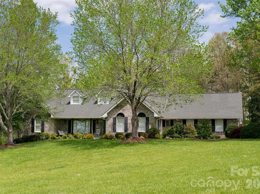 22 Moon Wood Trail, Asheville, NC 28806.  MLS# CAR4230954, YatesRealty ID 16136. 
