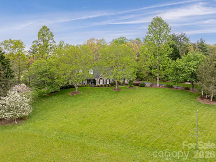 22 Moon Wood Trail, Asheville, NC 28806.  MLS# CAR4230954, YatesRealty ID 16136. 