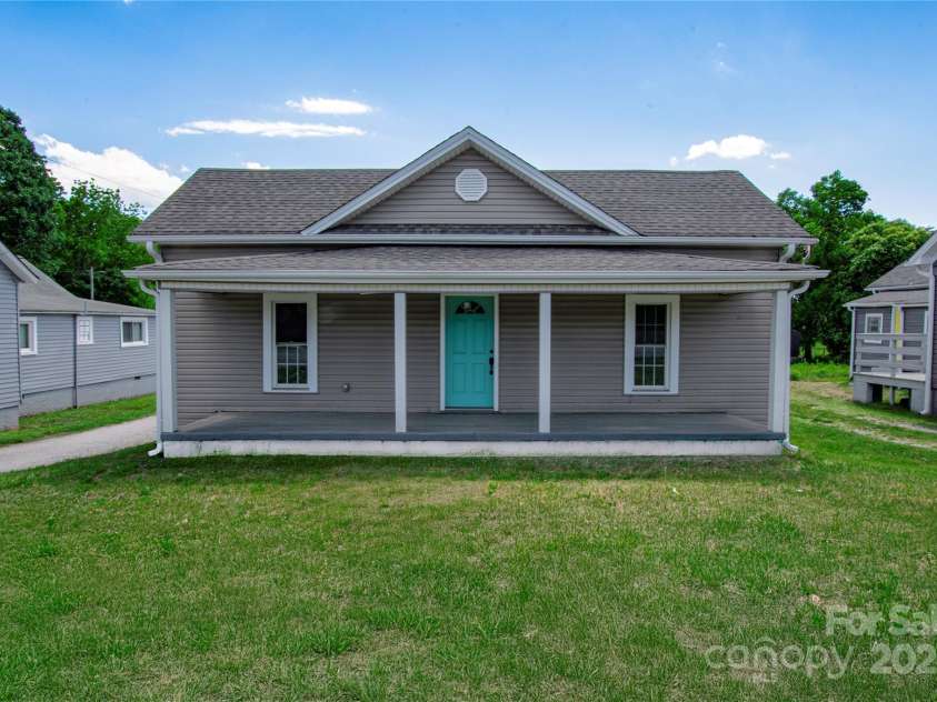 921 1st Street, Lowell, NC 28098.  MLS# CAR4263355, YatesRealty ID 16136. 