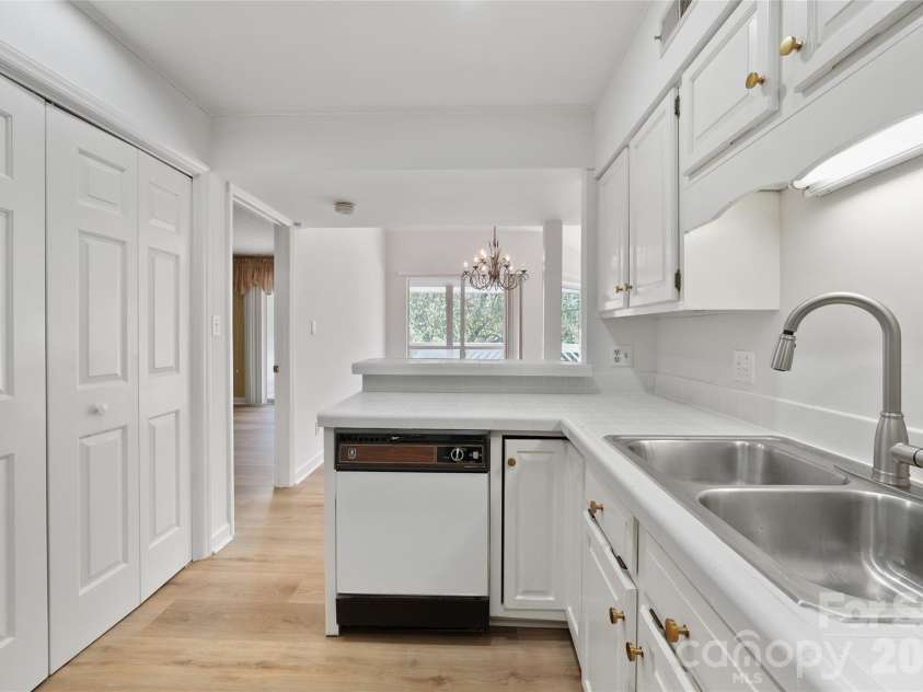 7429 Ashfield Court, Charlotte, NC 28226.  MLS# CAR4317802, YatesRealty ID 16137. 